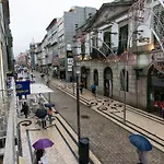 Change The World - - Santa Catarina Хостел Порту