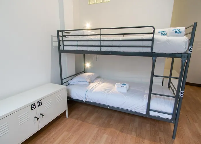 Change The World - - Santa Catarina Auberge de jeunesse Oporto